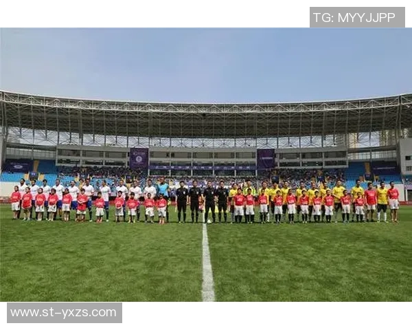 足球明星齐聚一堂同框合影展现团结与友谊的精彩瞬间 足球明星齐聚一堂同框合影展现团结与友谊的精彩瞬间