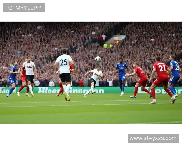 帅气足球明星壁纸精选展示让你感受绿茵场上的魅力与激情