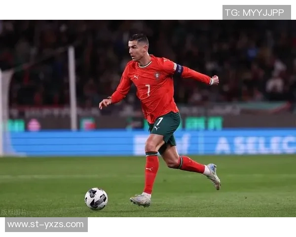 足球巨星C罗帅气瞬间回顾展现无与伦比的运动魅力与风采